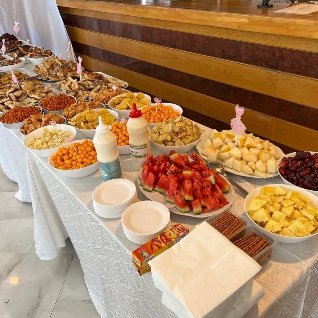 Snittar salami mozzarella avokadocremé